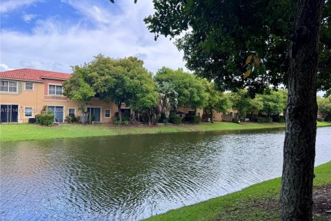 Condo à Dania Beach, Floride, 2 chambres  № 2439371