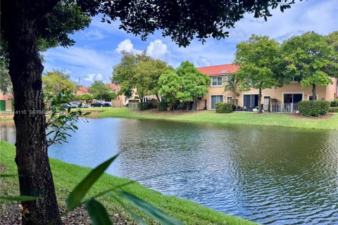 Copropriété à vendre à Dania Beach, Floride: 2 chambres, 128.11 m2 № 2439371 - photo 2