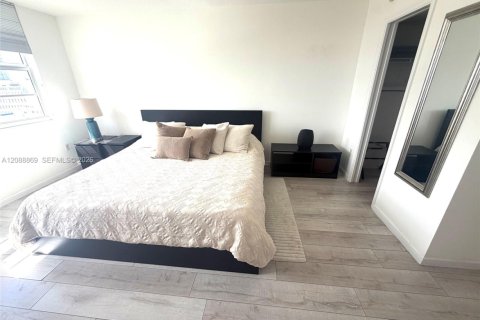 Condo in Miami Beach, Florida, 1 bedroom № 2365599 - photo 4