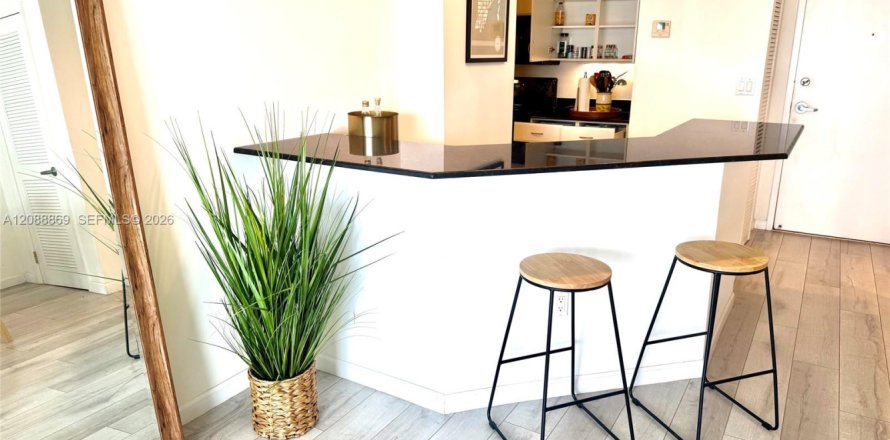 Condo in Miami Beach, Florida, 1 bedroom № 2365599