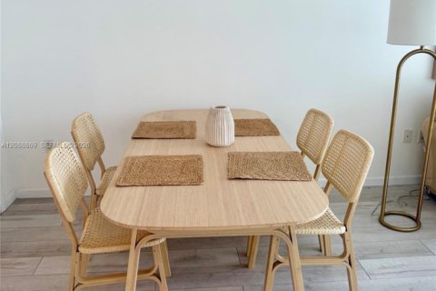Condo in Miami Beach, Florida, 1 bedroom № 2365599 - photo 2