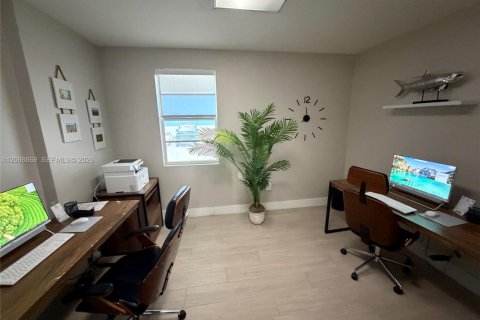 Condo in Miami Beach, Florida, 1 bedroom № 2365599 - photo 17