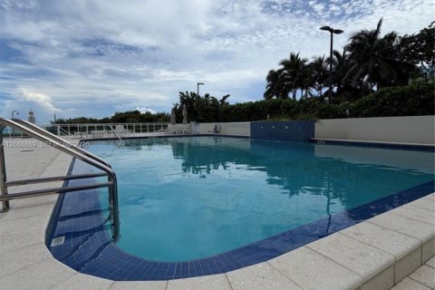 Condo in Miami Beach, Florida, 1 bedroom № 2365599 - photo 19
