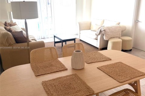 Condo in Miami Beach, Florida, 1 bedroom № 2365599 - photo 3