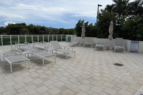 Condo in Miami Beach, Florida, 1 bedroom № 2365599 - photo 22