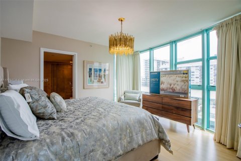 Condo in Miami Beach, Florida, 2 bedrooms  № 1875462 - photo 19
