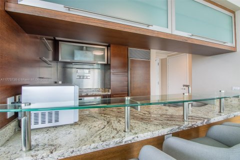 Condo in Miami Beach, Florida, 2 bedrooms  № 1875462 - photo 14