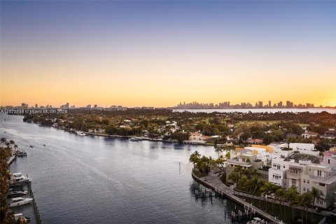 Condo in Miami Beach, Florida, 2 bedrooms  № 1875462 - photo 4