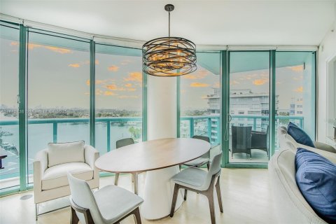 Condo in Miami Beach, Florida, 2 bedrooms  № 1875462 - photo 8