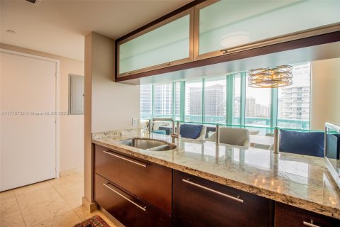 Condo in Miami Beach, Florida, 2 bedrooms  № 1875462 - photo 11