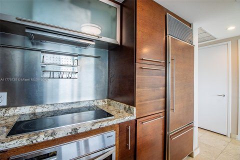 Condo in Miami Beach, Florida, 2 bedrooms  № 1875462 - photo 16