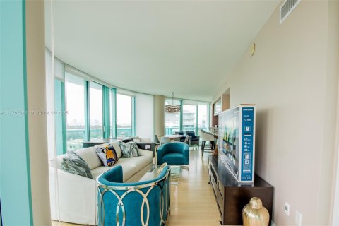 Condo in Miami Beach, Florida, 2 bedrooms  № 1875462 - photo 10