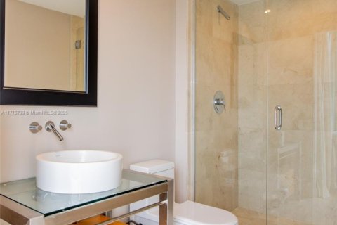 Condo in Miami Beach, Florida, 2 bedrooms  № 1875462 - photo 27