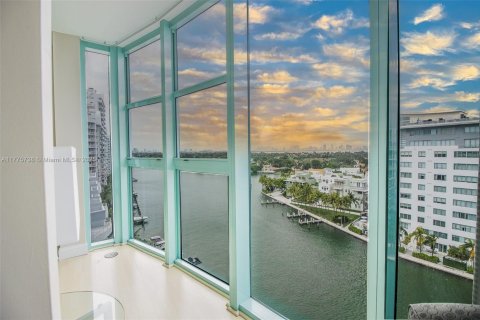 Condo in Miami Beach, Florida, 2 bedrooms  № 1875462 - photo 26