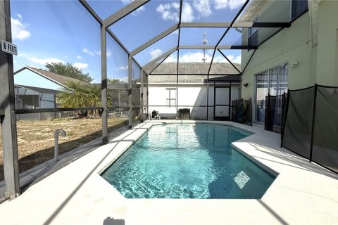 House in Davenport, Florida 4 bedrooms, 217.48 sq.m. № 1658696 - photo 11