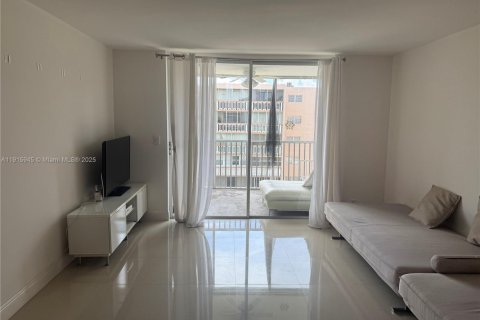 Condo in Hallandale Beach, Florida, 1 bedroom  № 1970598 - photo 3