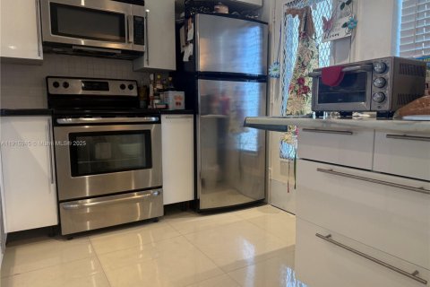 Condo in Hallandale Beach, Florida, 1 bedroom  № 1970598 - photo 5