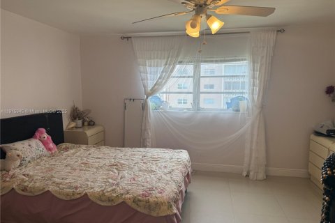 Condo in Hallandale Beach, Florida, 1 bedroom  № 1970598 - photo 7