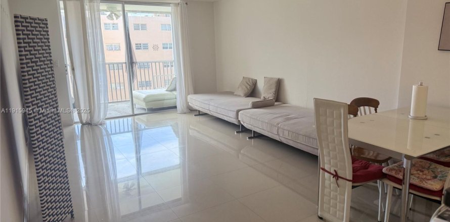 Condo in Hallandale Beach, Florida, 1 bedroom  № 1970598