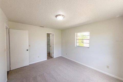 House in Eagle Lake, Florida 3 bedrooms, 120.22 sq.m. № 2399295 - photo 9