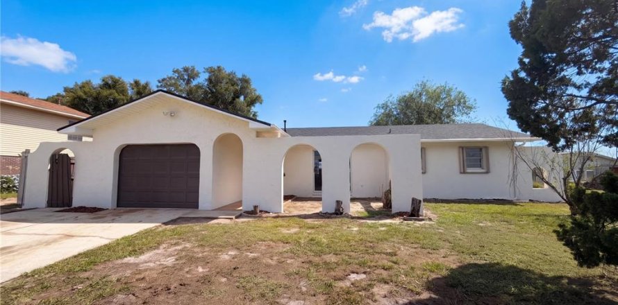 House in Eagle Lake, Florida 3 bedrooms, 120.22 sq.m. № 2399295