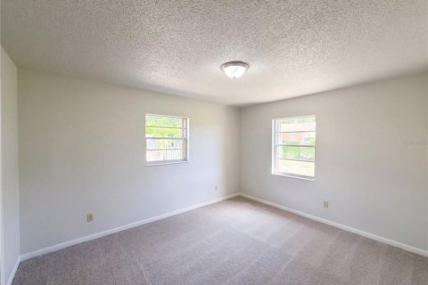 House in Eagle Lake, Florida 3 bedrooms, 120.22 sq.m. № 2399295 - photo 11