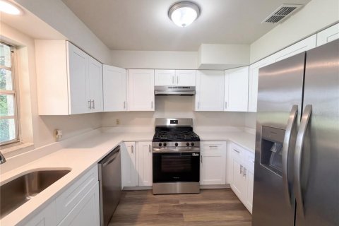 House in Eagle Lake, Florida 3 bedrooms, 120.22 sq.m. № 2399295 - photo 7