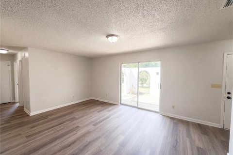 House in Eagle Lake, Florida 3 bedrooms, 120.22 sq.m. № 2399295 - photo 8
