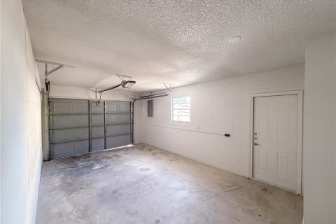 House in Eagle Lake, Florida 3 bedrooms, 120.22 sq.m. № 2399295 - photo 16