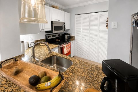 Снять в аренду кондоминиум в Холливуд, Флорида 3 комнаты, 92.9м2, № 2172013 - фото 3