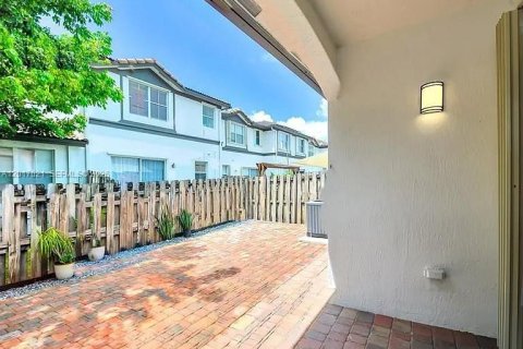 Touwnhouse à louer à Doral, Floride: 3 chambres, 140.38 m2 № 2274354 - photo 7