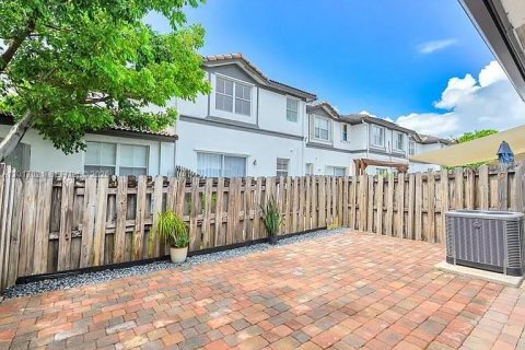 Touwnhouse à louer à Doral, Floride: 3 chambres, 140.38 m2 № 2274354 - photo 5