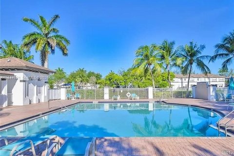 Touwnhouse à louer à Doral, Floride: 3 chambres, 140.38 m2 № 2274354 - photo 11