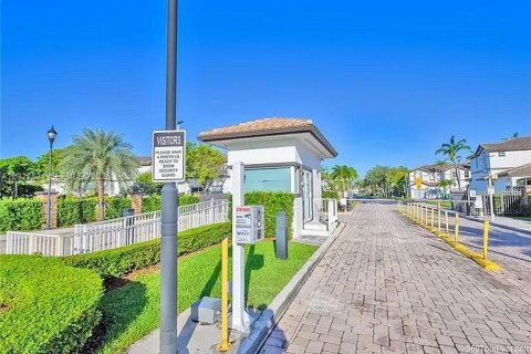 Touwnhouse à louer à Doral, Floride: 3 chambres, 140.38 m2 № 2274354 - photo 13