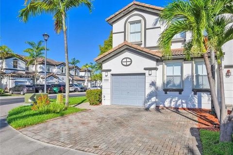 Touwnhouse à louer à Doral, Floride: 3 chambres, 140.38 m2 № 2274354 - photo 2