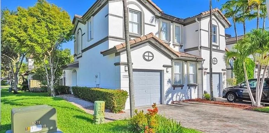 Touwnhouse à Doral, Floride 3 chambres, 140.38 m2 № 2274354