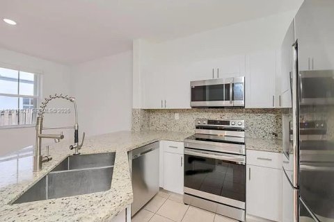 Touwnhouse à louer à Doral, Floride: 3 chambres, 140.38 m2 № 2274354 - photo 18