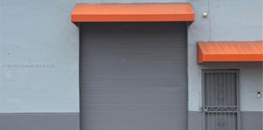 Immobilier commercial à Hialeah, Floride № 1817180