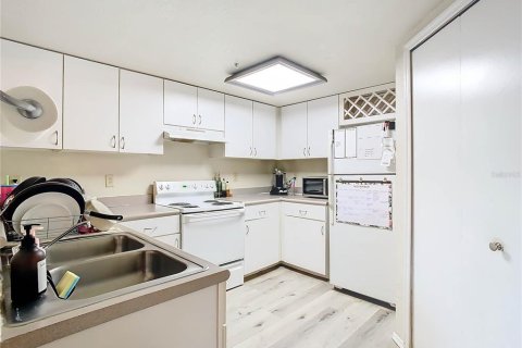 Condo in Lake Mary, Florida, 2 bedrooms  № 1544214 - photo 17