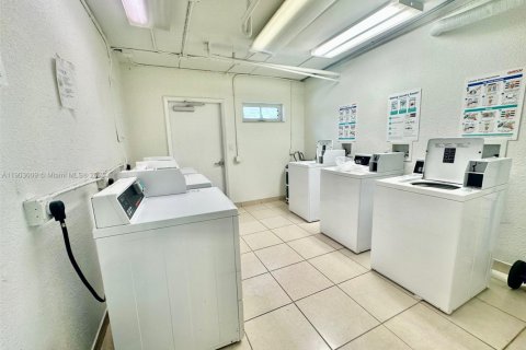 Купить виллу или дом в Форт-Лодердейл, Флорида 1 спальня, 42.64м2, № 1957228 - фото 15