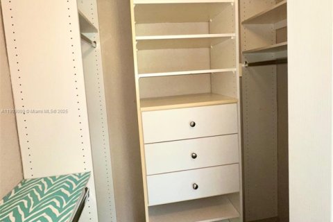 Купить виллу или дом в Форт-Лодердейл, Флорида 1 спальня, 42.64м2, № 1957228 - фото 12