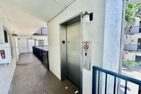 Купить виллу или дом в Форт-Лодердейл, Флорида 1 спальня, 42.64м2, № 1957228 - фото 14