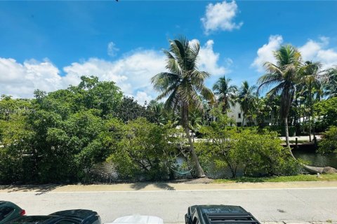 Купить виллу или дом в Форт-Лодердейл, Флорида 1 спальня, 42.64м2, № 1957228 - фото 19