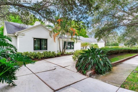 Villa ou maison à louer à Tampa, Floride: 2 chambres, 216.37 m2 № 2416641 - photo 3