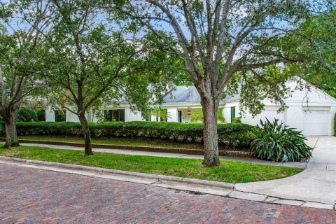 Villa ou maison à louer à Tampa, Floride: 2 chambres, 216.37 m2 № 2416641 - photo 5