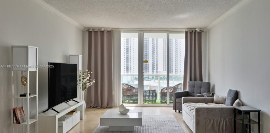 Condo in Sunny Isles Beach, Florida, 1 bedroom  № 1941753