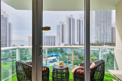 Condo in Sunny Isles Beach, Florida, 1 bedroom  № 1941753 - photo 4