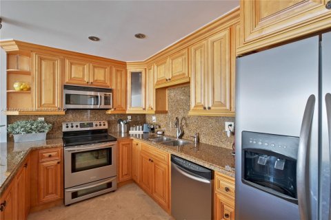 Condo in Sunny Isles Beach, Florida, 1 bedroom  № 1941753 - photo 9