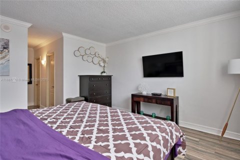 Condo in Sunny Isles Beach, Florida, 1 bedroom  № 1941753 - photo 17