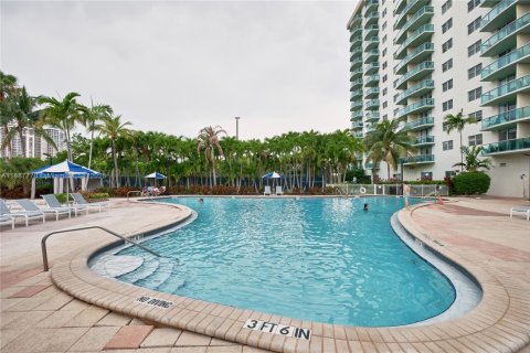 Condo in Sunny Isles Beach, Florida, 1 bedroom  № 1941753 - photo 25